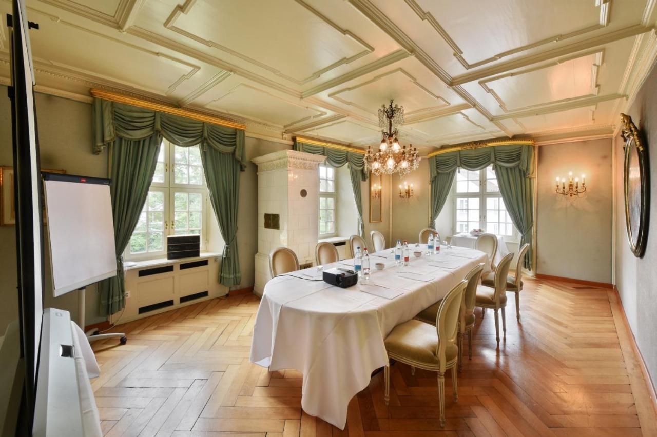 Hotel Im Schlosspark Binningen Екстериор снимка