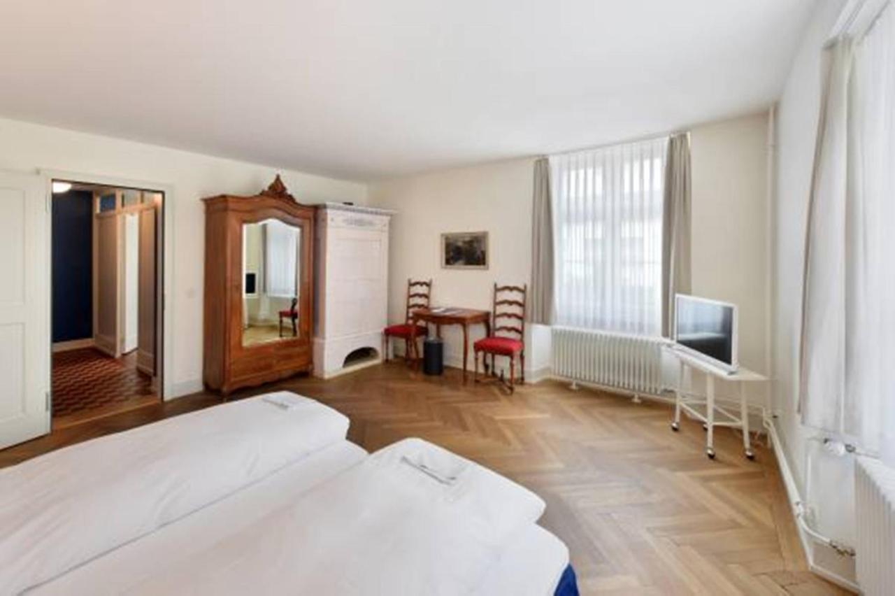 Hotel Im Schlosspark Binningen Стая снимка