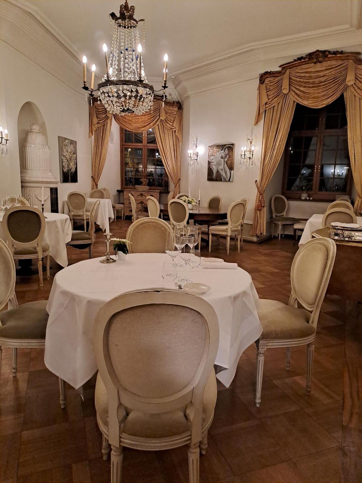 Hotel Im Schlosspark Binningen Екстериор снимка