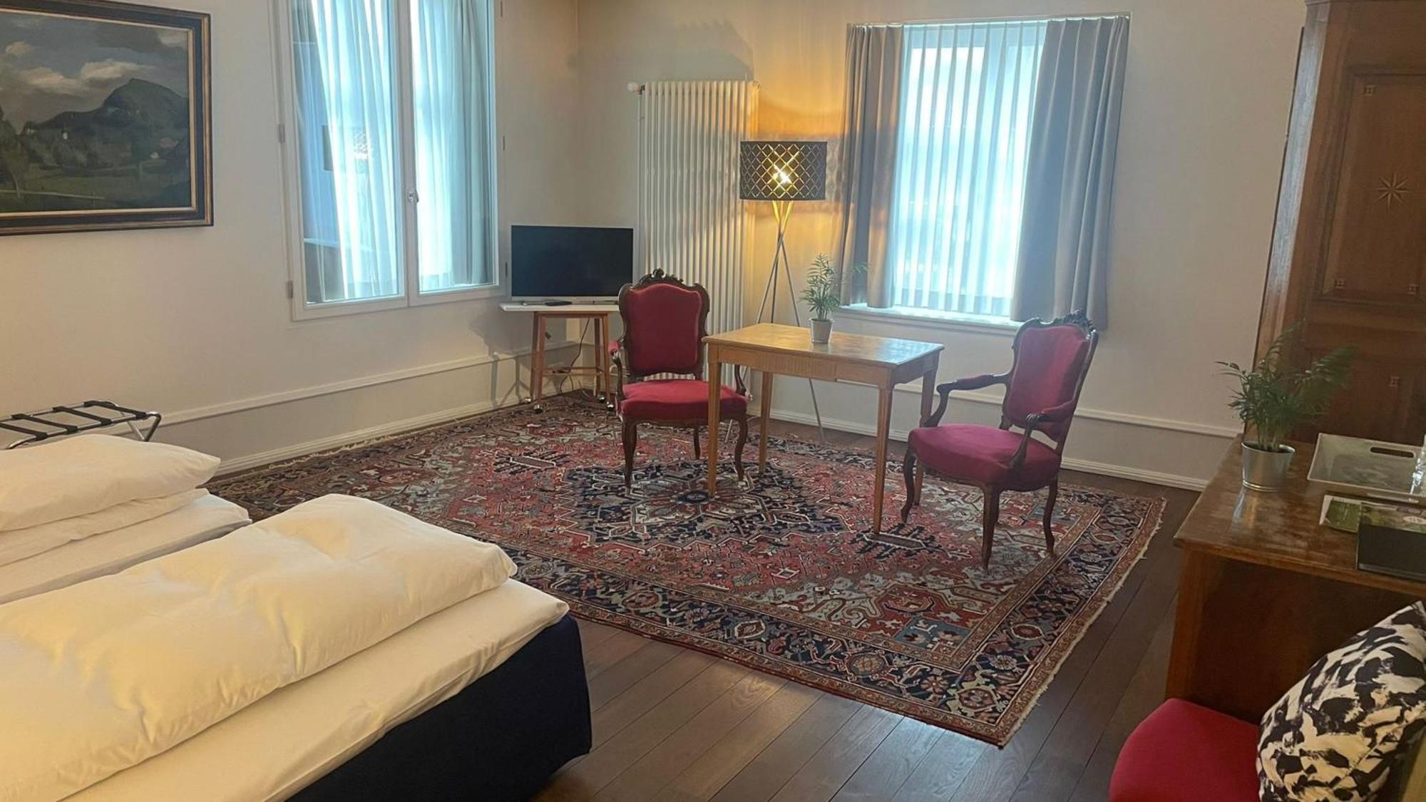 Hotel Im Schlosspark Binningen Екстериор снимка