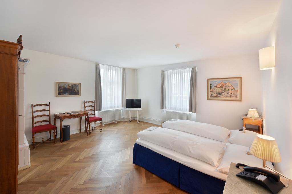 Hotel Im Schlosspark Binningen Екстериор снимка