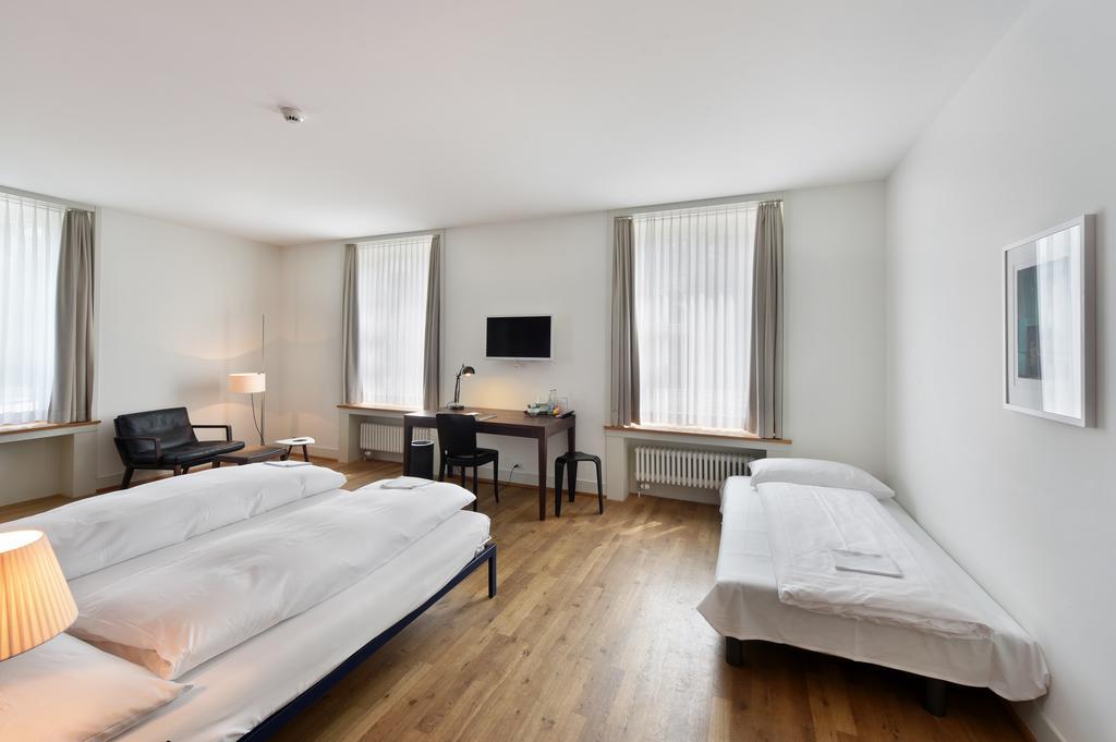 Hotel Im Schlosspark Binningen Екстериор снимка