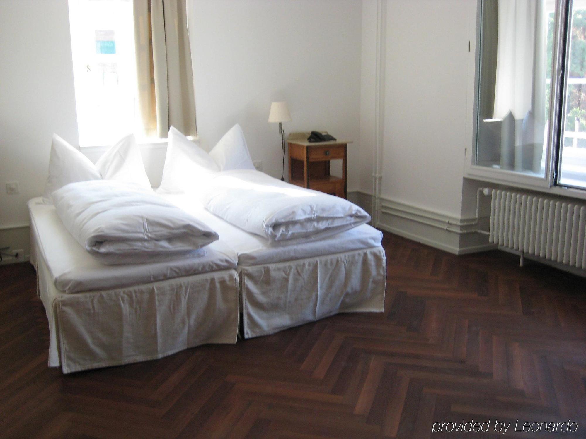 Hotel Im Schlosspark Binningen Екстериор снимка